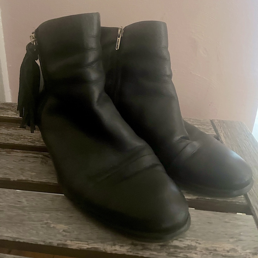 Pikolinos Andorra Black Tassel Bootie